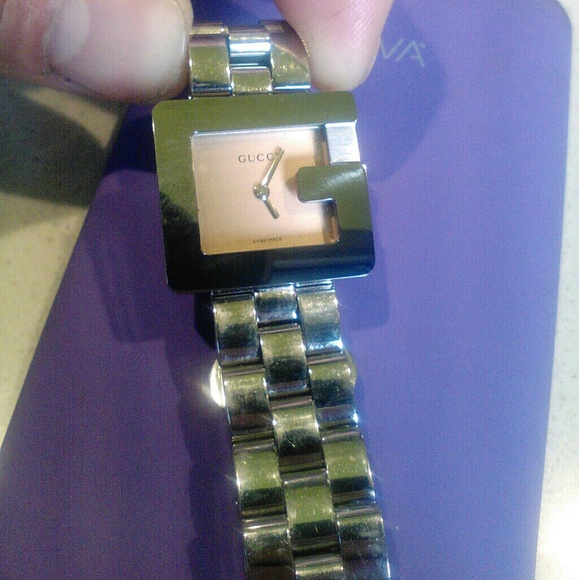 Women's Gucci Watch - Picture 1 of 3